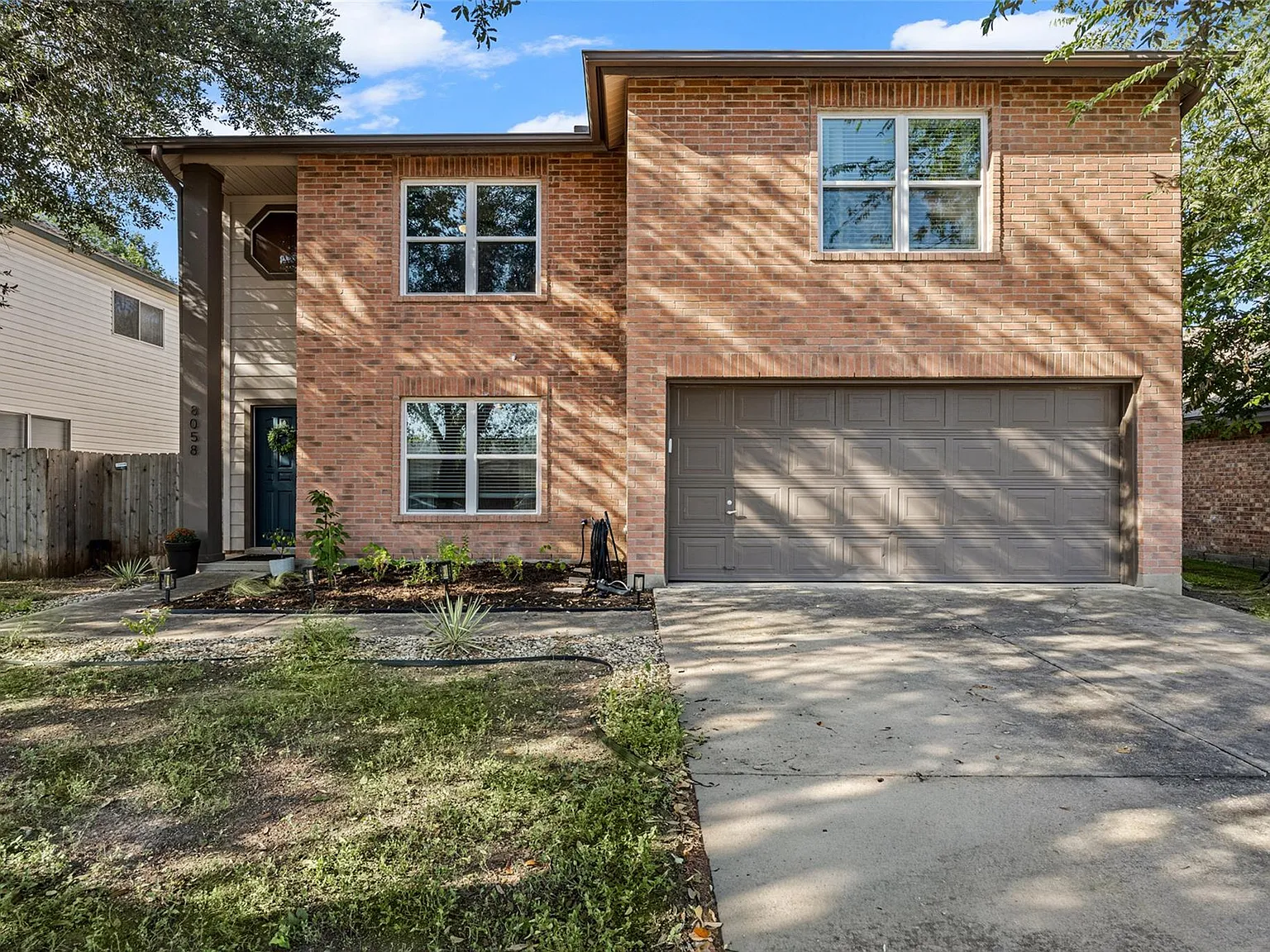 3 bed, 2.5 bath, 2313 sqft, $2,500 — Photo 1