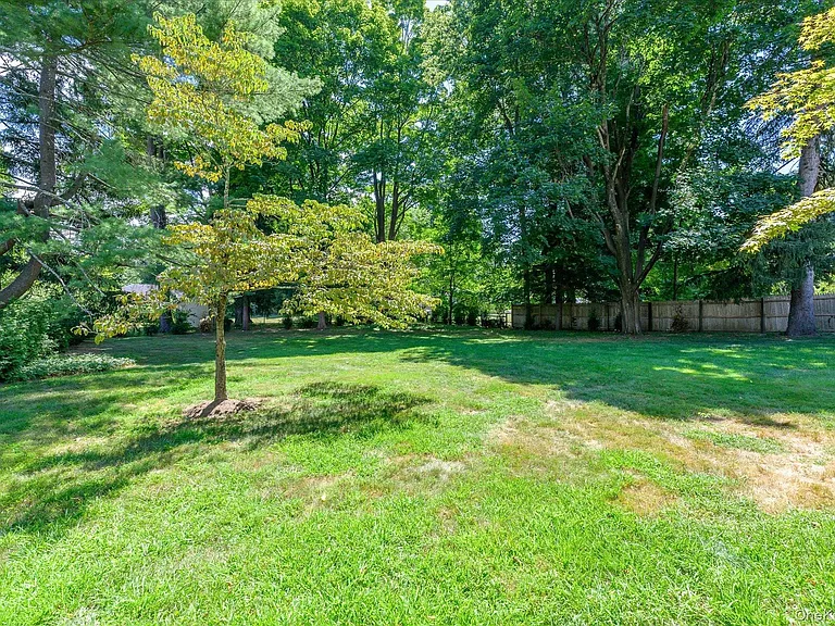 459 Old Post Rd — Photo 21