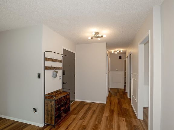 4th image of 1401 Meeker Ct