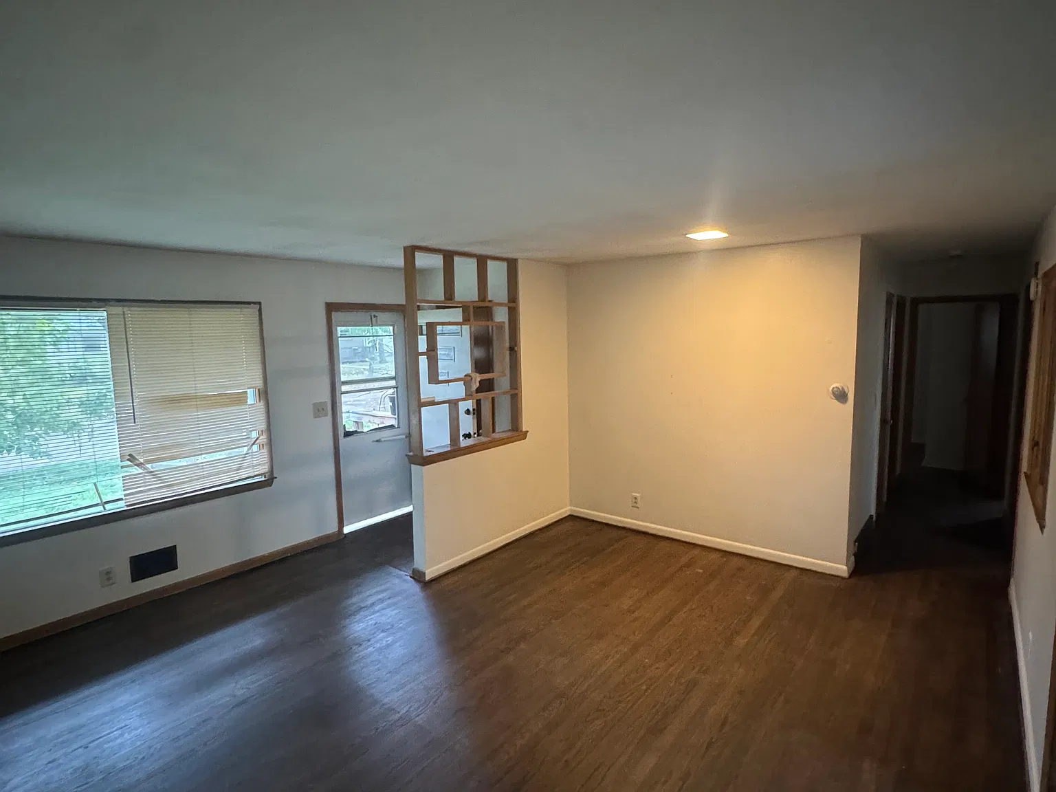 3 bed, 977 sqft, $1,595 — Photo 3