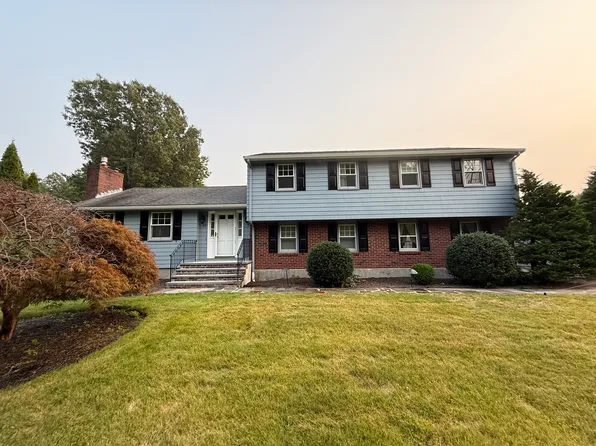 27 Ingleside Rd, Lexington, MA 02420