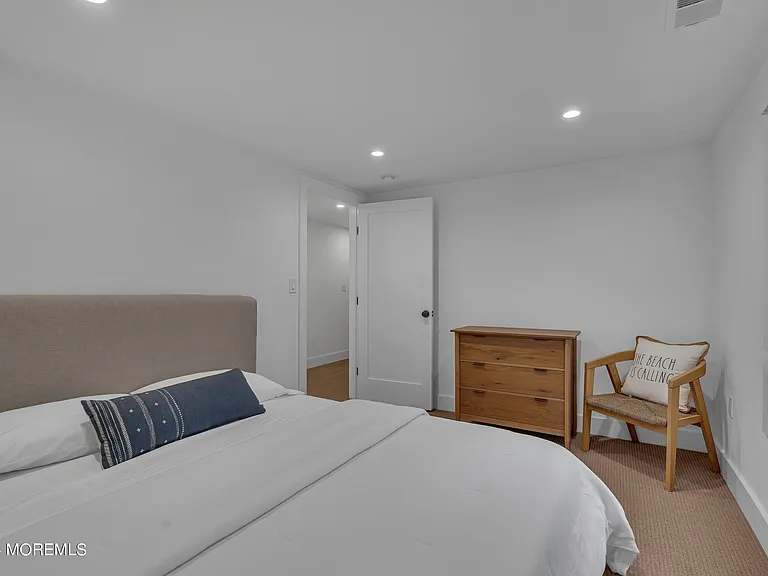 64 Webb Ave — Photo 16