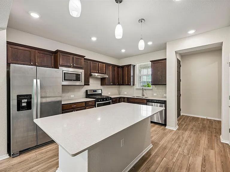 401 Yorktown St — Photo 10
