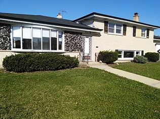 8803 N Ozanam Ave, Niles, IL 60714