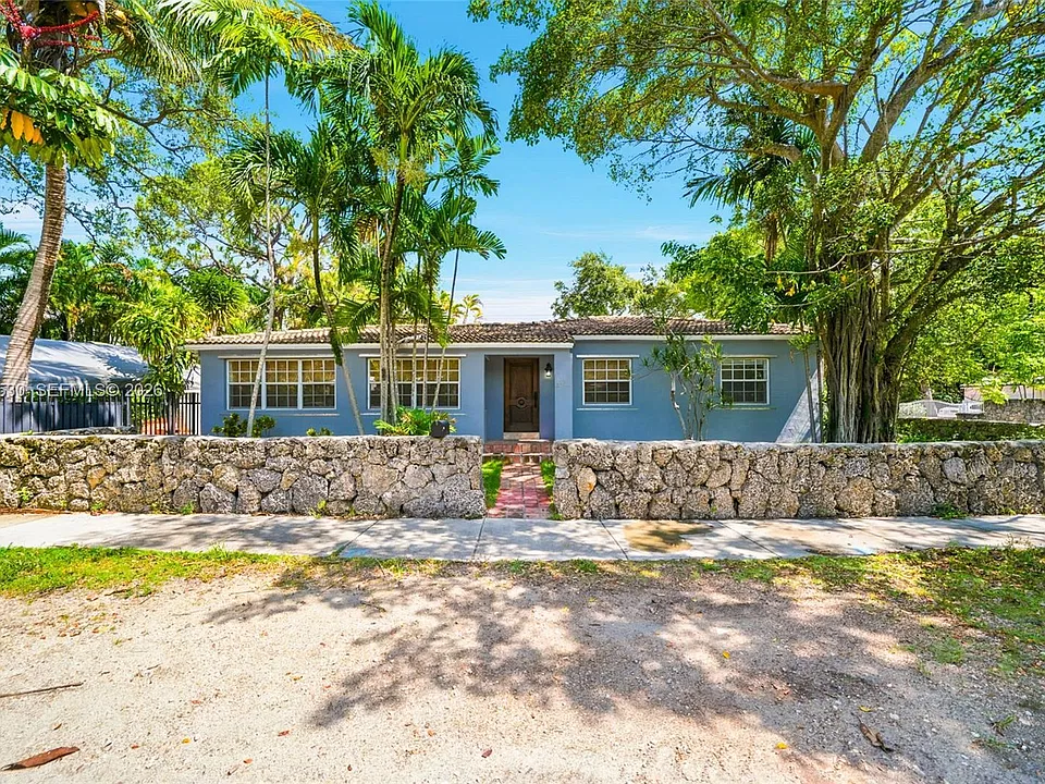 2302 Tequesta Ln
