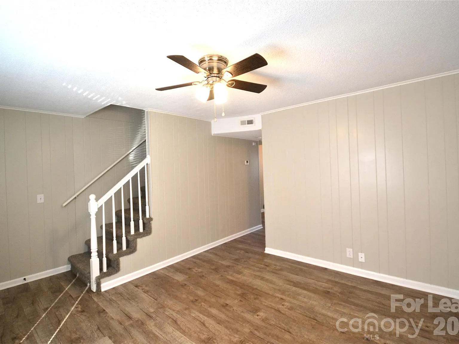 2 bed, 1.5 bath, 975 sqft, $1,125 — Photo 4
