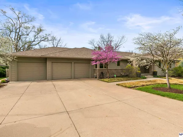 8739 Woolworth Ave, Omaha, NE 68124