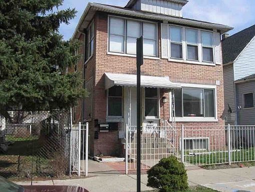 2nd image of 3919 Elm St