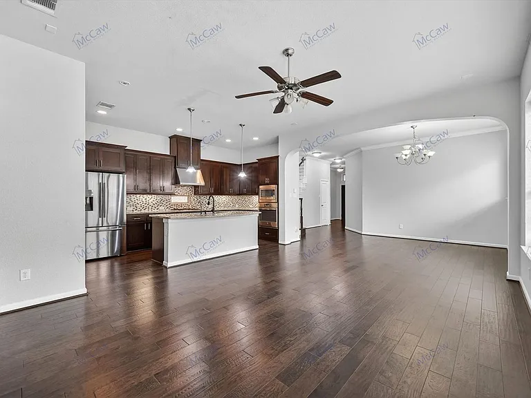 6607 Deleon St — Photo 3
