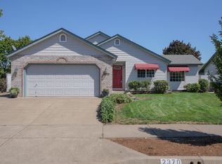 2370 Loch Dr, Springfield, OR 97477