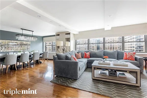 Sold by Triplemint | media 1