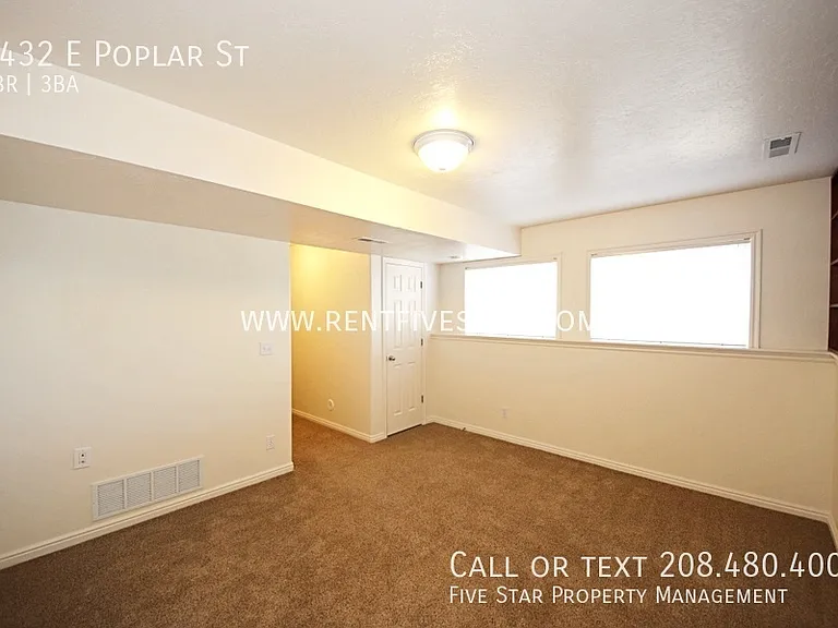 1432 E Poplar St — Photo 17