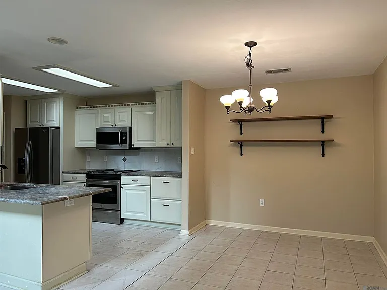 5050 Stumberg Ln — Photo 4