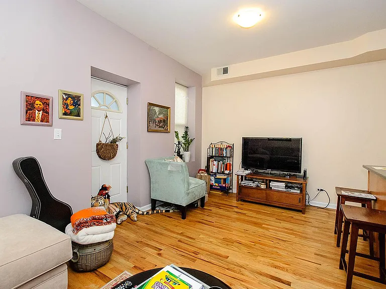 1852 W Wabansia Ave. — Photo 4