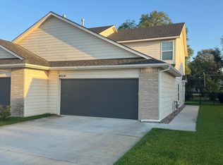 4524 N Sandplum St, Wichita, KS 67205