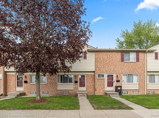 9606 Cornell St, Taylor, MI 48180