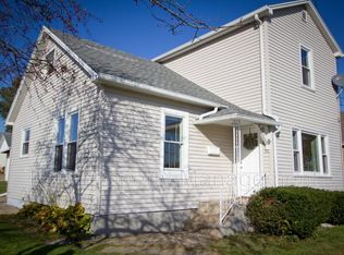 427 7th St, Peru, IL 61354