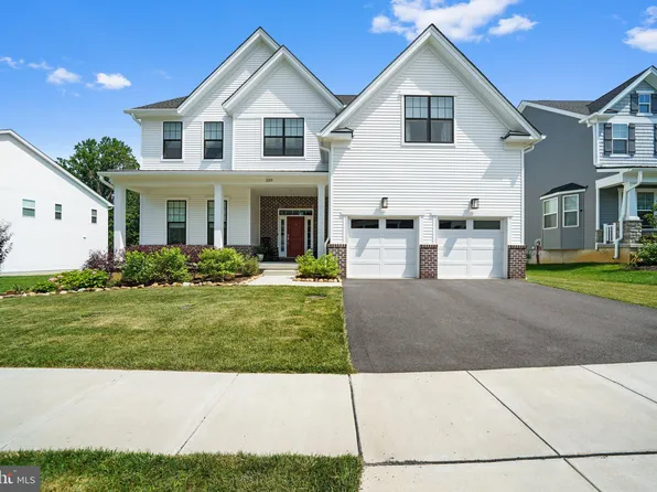 220 Lily Ln, Kennett Square, PA 19348