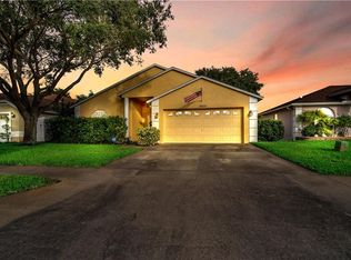 12825 Pineforest Way W, Largo, FL 33773