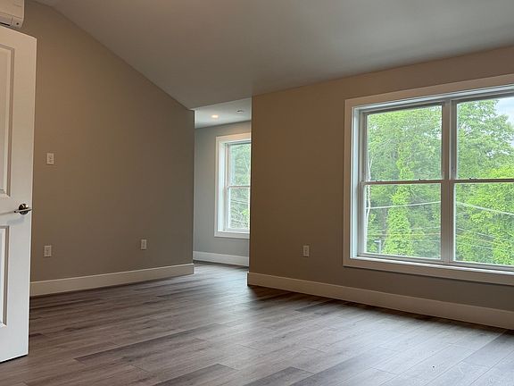 5th image of 251 Sladen St #0