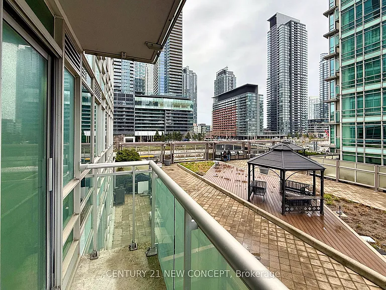 381 Front St W #501 — Photo 32