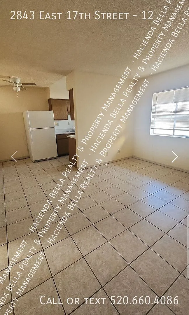 Cute 1 bedroom, 1 bathroom Upstairs Apartment in a Convenient Central Location — Photo 4