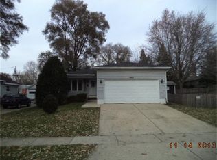 694 Cooper Ave, Elgin, IL 60120