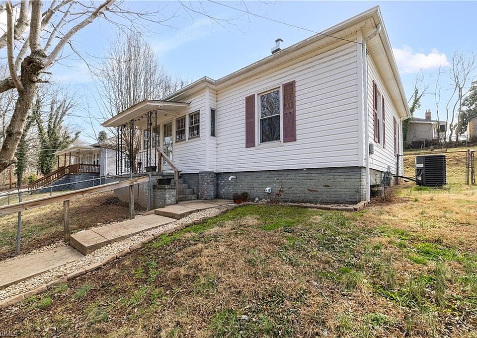 1st image of 904 Branch St