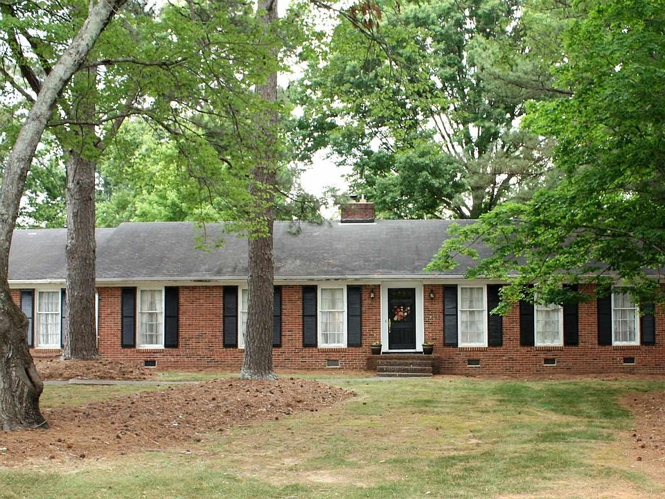 1st image of 15 Hillsborough Dr