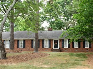 15 Hillsborough Dr, Greenville, SC 29615