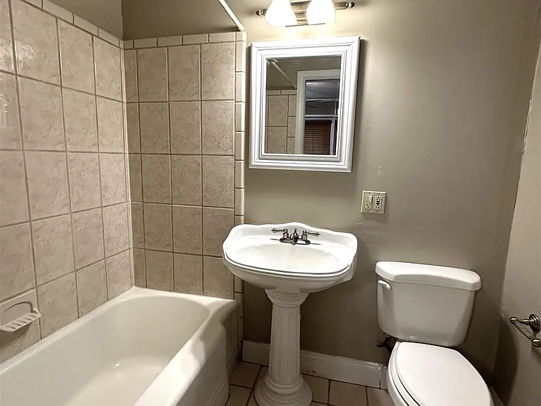 305 Colbert Ave — Photo 13