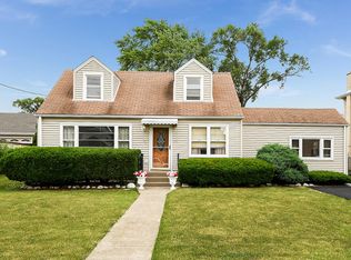 8641 Laporte Ave, Burbank, IL 60459
