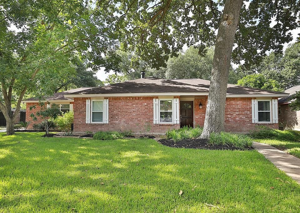 Beautifully Updated and Immaculately Maintained 1-Story Home Nestled on a Wooded Cul-de-sac Lot with Loads of Upgrades! This Property Will Not Disappoint!