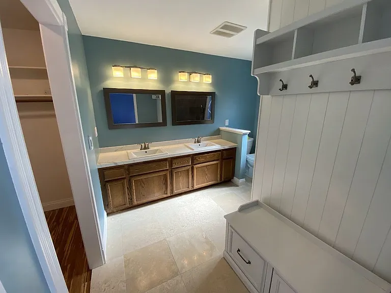 2545 Winsford Ln — Photo 16