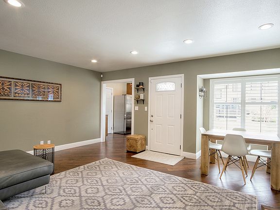 5th image of 22779 Bayview Ave