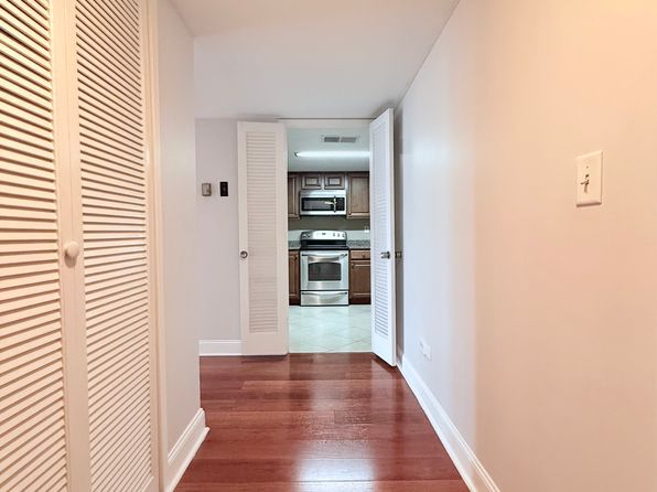 14 Lockwood Dr APT 2E