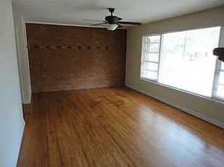 3rd image of 909 Neal Dr