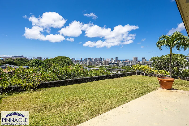 Photo 2 of 20 - 2019 Ualakaa St - Honolulu, HI Building Photo - 2019 Ualakaa St