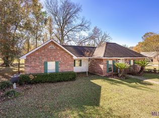 2247 Riverside Dr, Port Allen, LA 70767