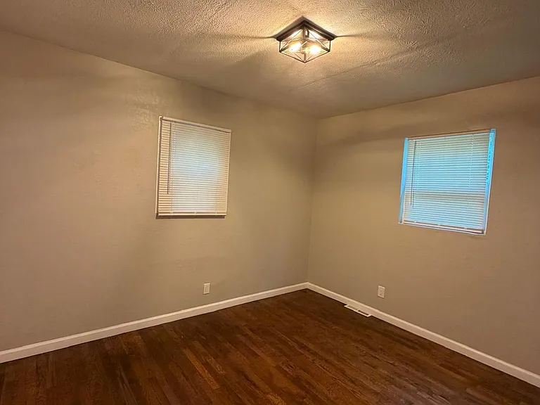 6524 Rainbow Ln — Photo 8