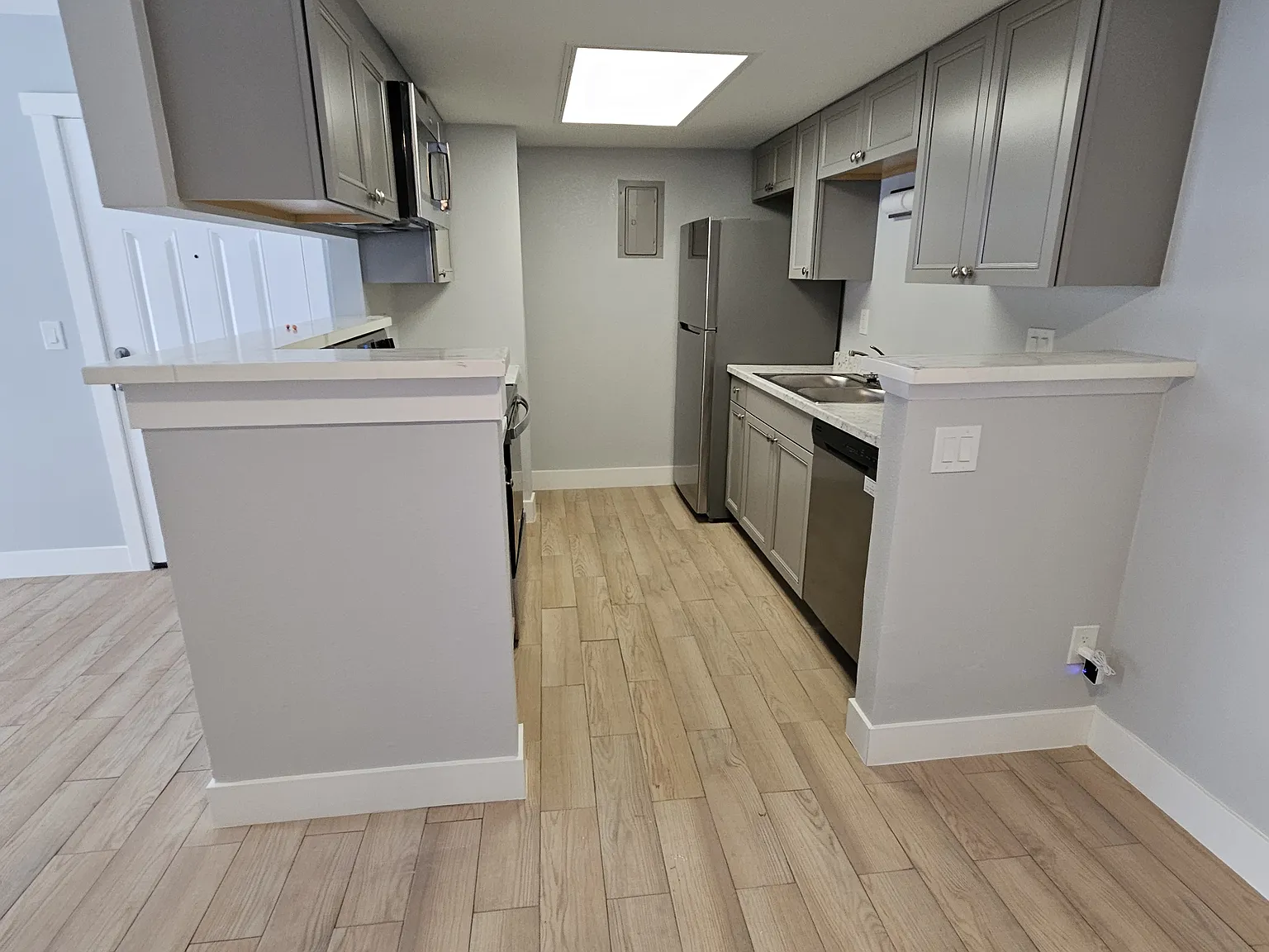 2 bed, 948 sqft, $1,650 — Photo 2
