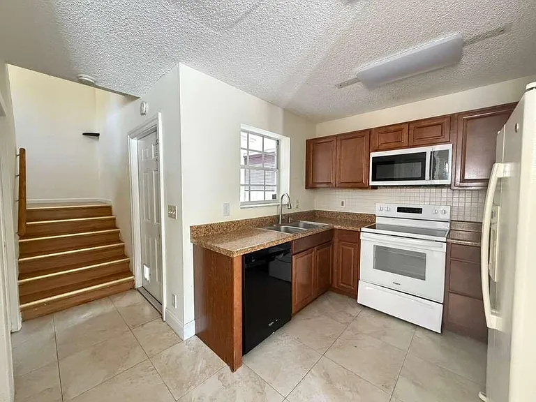 13986 Morning Glory Dr #13986 — Photo 4