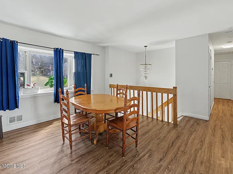 88 Curtis Pl — Photo 4