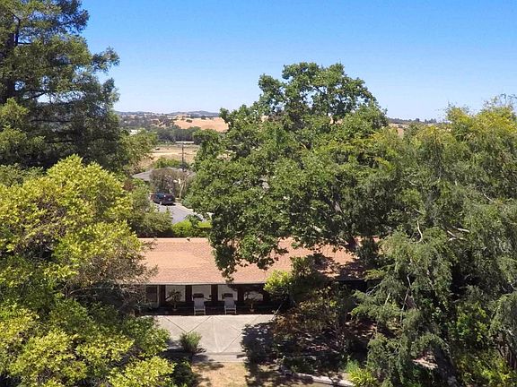 3rd image of 601 La Mesa Dr