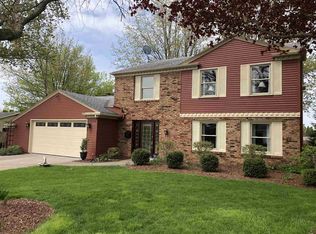 1002 Crestview Dr, Angola, IN 46703