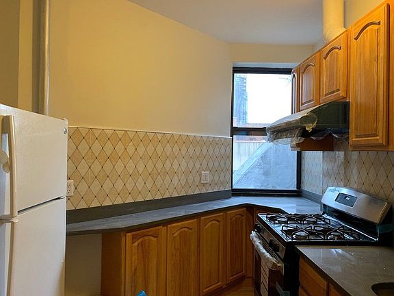 2nd image of 105 Henry St APT 20