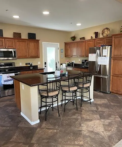 449 Phelps Dr — Photo 1
