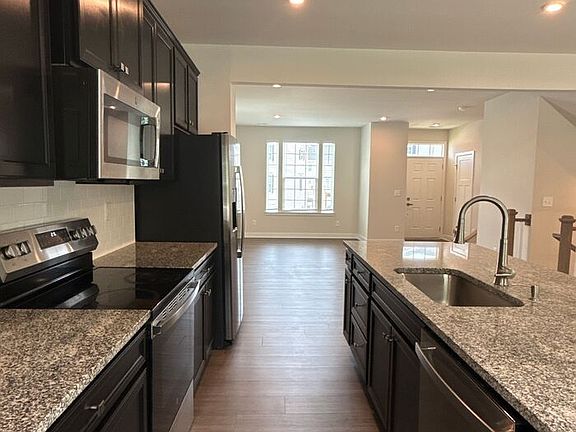 5th image of 422 Serenity Cir
