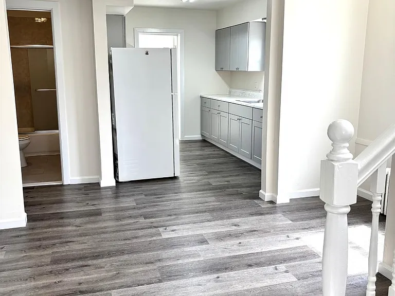 210 2nd St — Photo 9