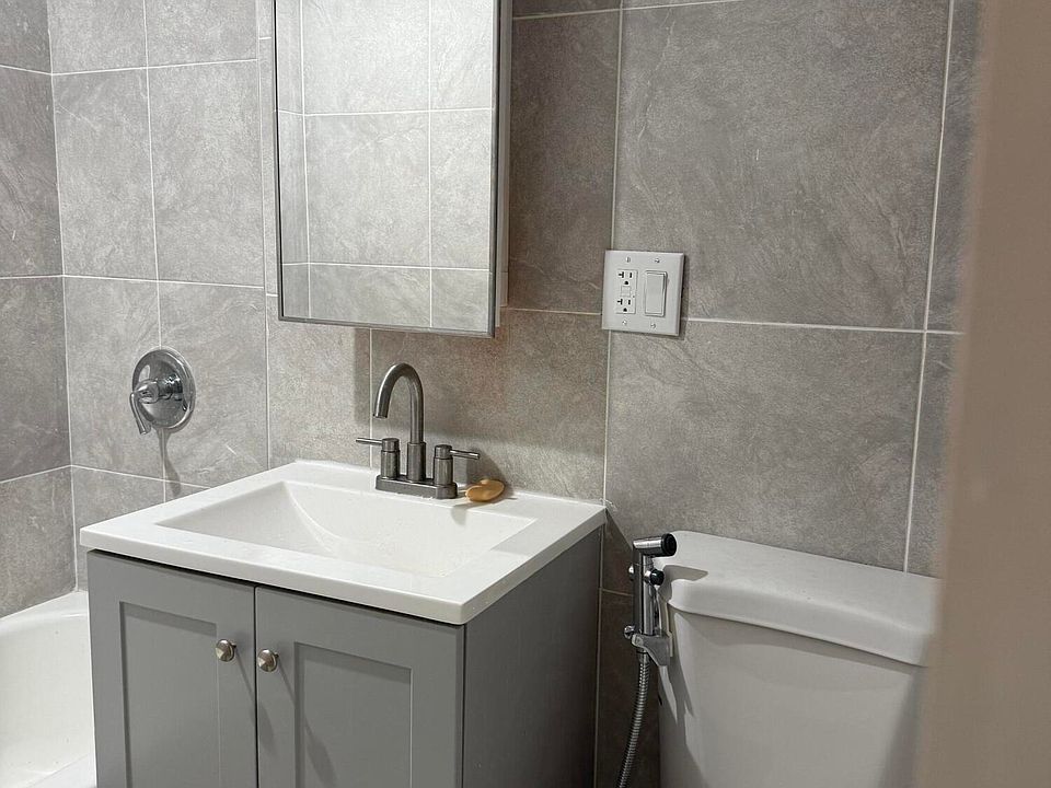 2nd image of 1121 E 55th St #1